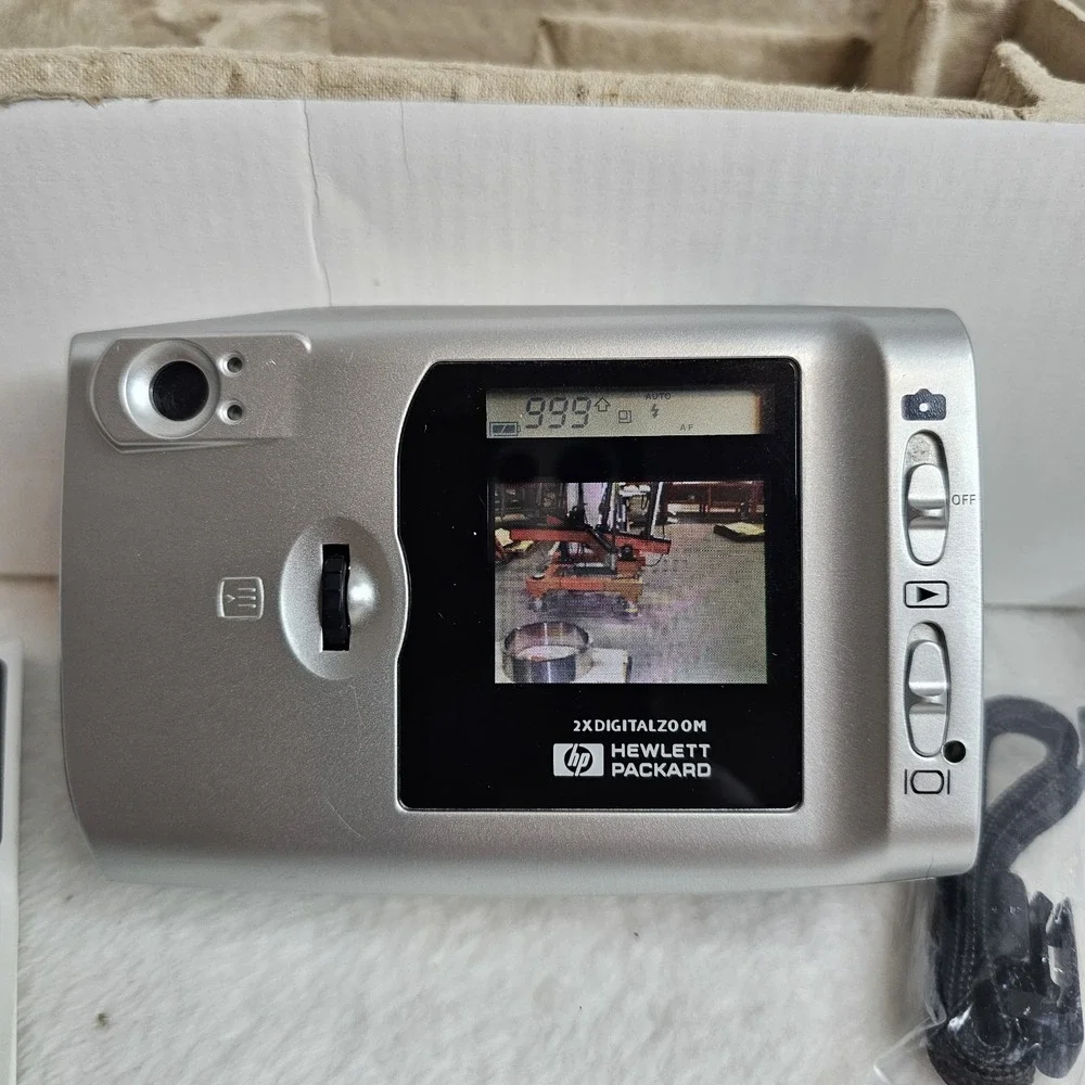 🖤Vintage HP PhotoSmart 215 1.3 MP Digital Camera With Box And Some Contents